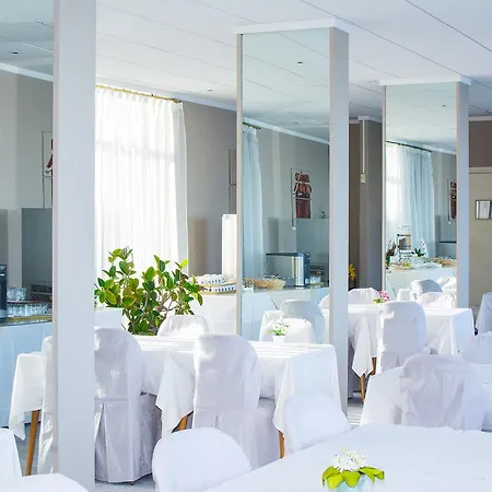 Hotel Roc E Mare 3*