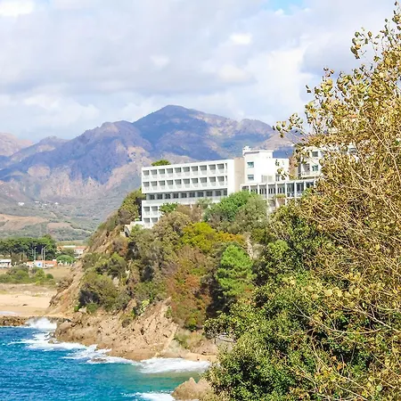 Hotel Roc E Mare 3*
