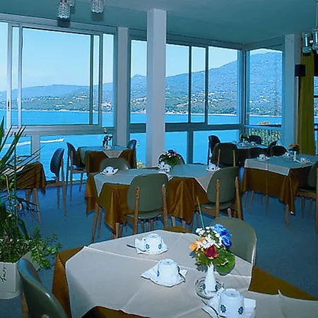 Roc E Mare Hotel